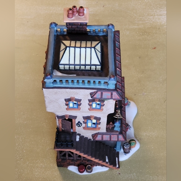 Dept 56 Dickens Village Leeds Oyster House - Picture 9 of 13